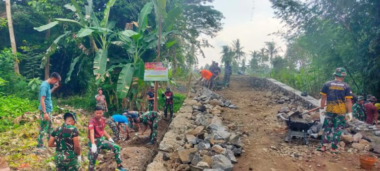 Satgas TMMD 125 Kodim 0825/Banyuwangi Tancap Gas Bangun Jembatan Demi Akses Warga Pedesaan