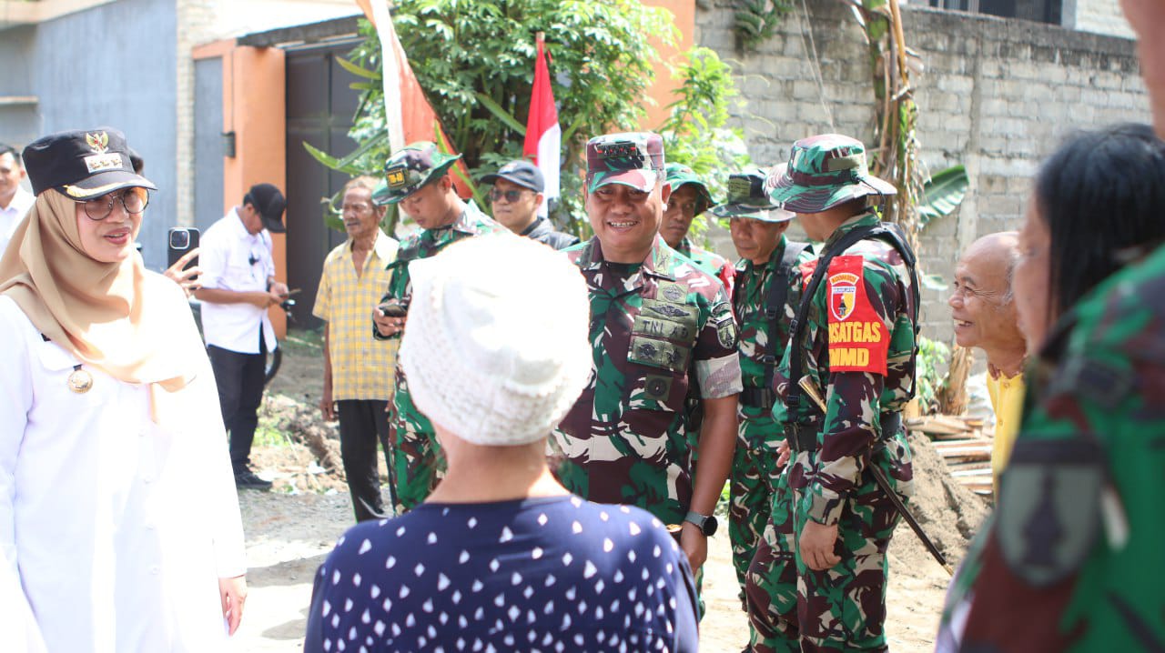 RUTILAHU TMMD 125 Kodim Banyuwangi Disambut Haru Warga Penerima