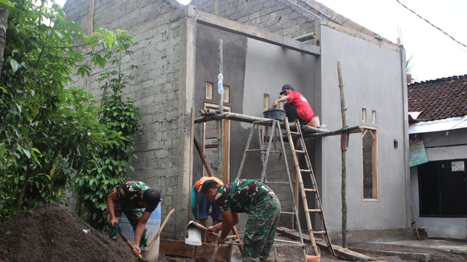TMMD Kodim 0825/Banyuwangi Percepat Pengerjaan RUTILAHU di Kecamatan Siliragung