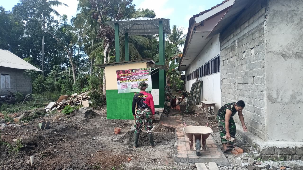 Satgas TMMD Selesaikan Pengecatan MCK di Dusun Tegalwagah