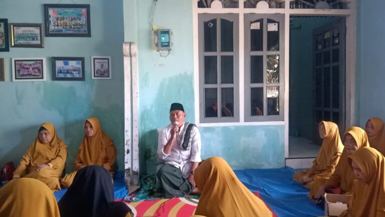 Serka Suin Bintal Korem 083/Bdj Pimpin Pengajian Ibu-Ibu di Desa Kesilir, Satgas TMMD ke-125 Ta. 2025