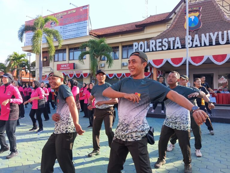 Kasdim 0825/Banyuwangi Hadiri Olahraga Bersama Dalam Rangka Semarak HUT Ke-80 Kemerdekaan RI di Polresta Banyuwangi