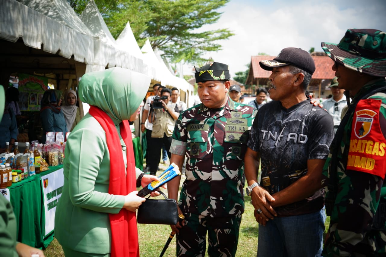 Pertemuan Emas Mantan Pelatih dan Murid di TMMD 125 Banyuwangi