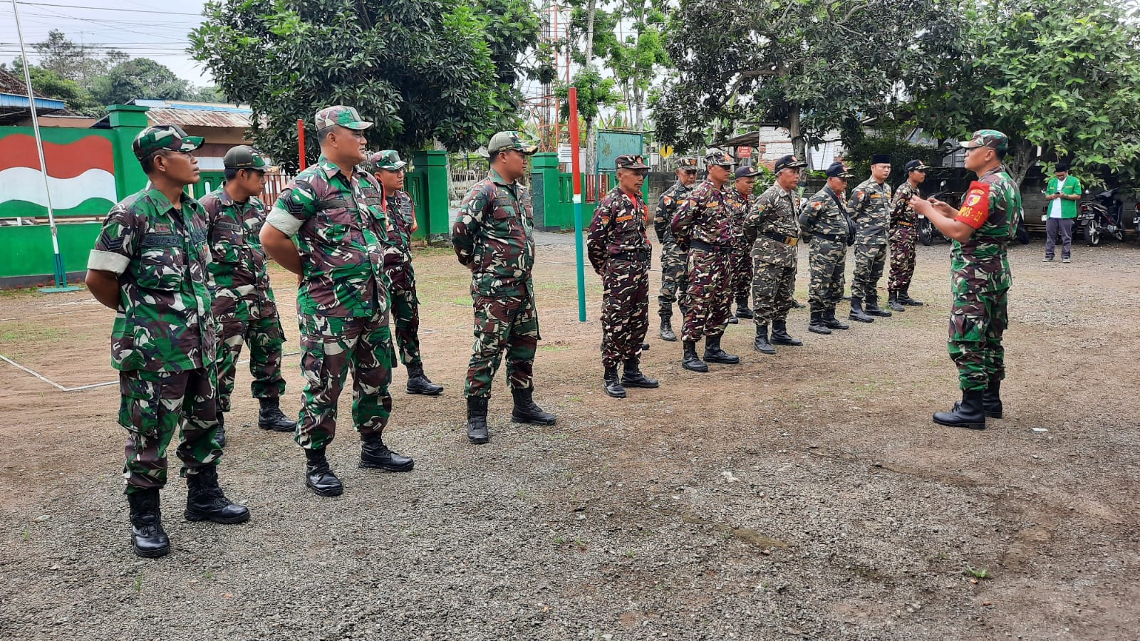 Posramil 0825/24 Tegalsari dan Banser Gelar Apel Gabungan, Perkuat Sinergi Jaga Keamanan Wilayah