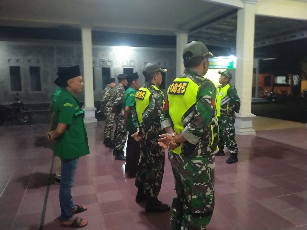 Apel Dan Patroli Gabungan Koramil 0825/20 Songgon Bersama Banser Perkuat Sinergitas Menjaga Kamtibmas