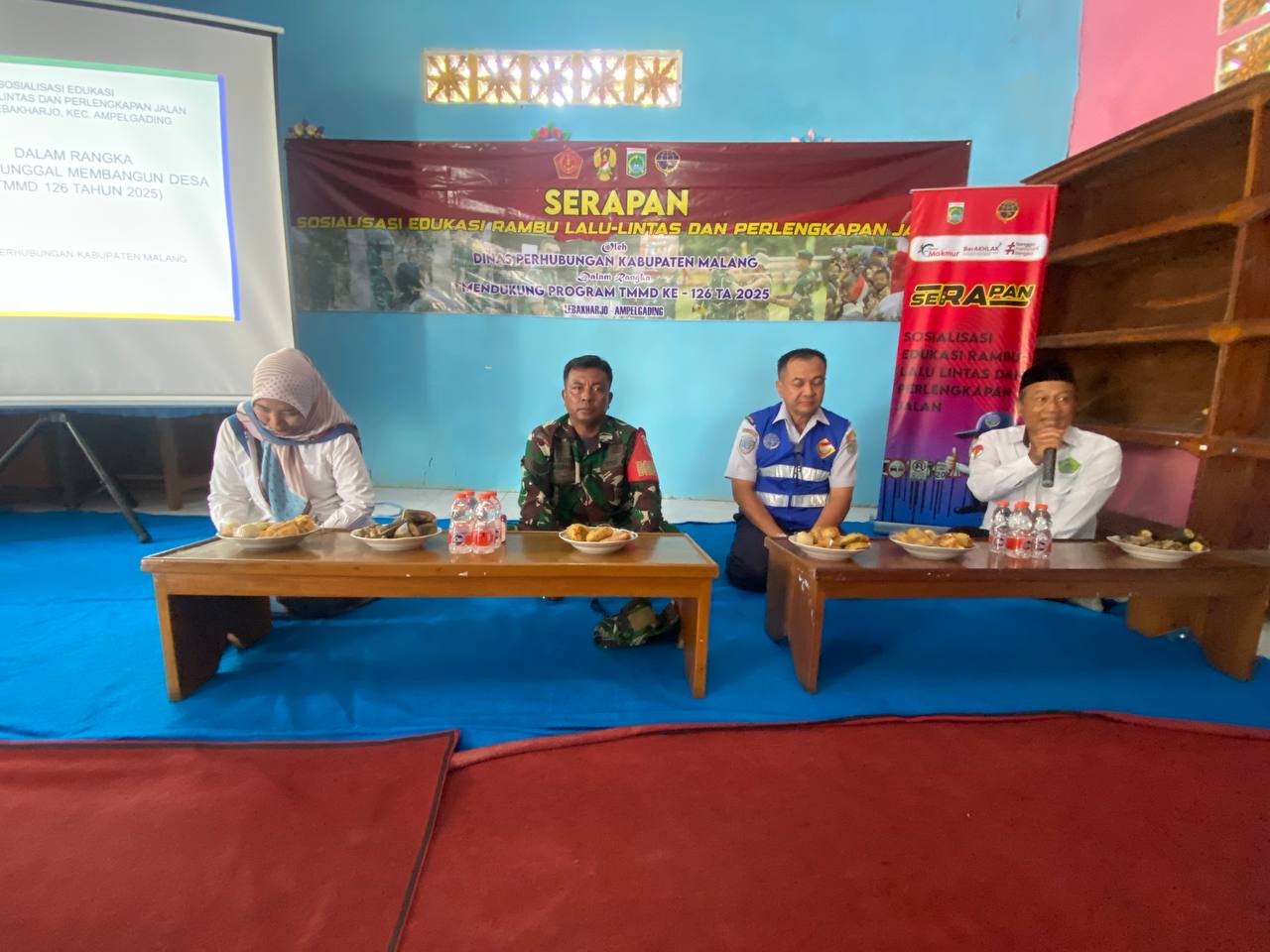 Satgas TMMD ke-126 Lebakharjo Bersama Dinas Perhubungan Beri Sosialisasi Rambu-Rambu Lalu Lintas