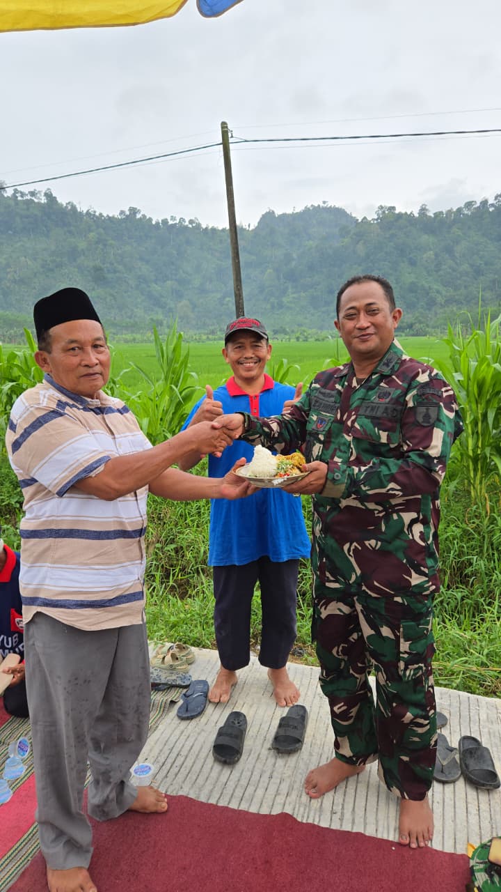 Jalan rabat beton sepanjang Jalan Usaha Tani yang menjadi dambaan warga akhirnya rampung 100 persen melalui program TNI Manunggal Membangun Desa (TMMD) ke-126 Kodim 0818/Malang-Batu di Jalan Usaha Tani Dusun Sukomaju B Desa Lebakharjo Kecamatan Ampelgading Kabupaten Malang.