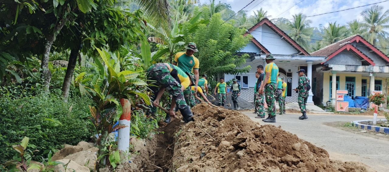 atgas TMMD ke-126 Kodim 0818/Malang-Batu Gerak Cepat Bangun Drainase di Dusun Krajan 1B