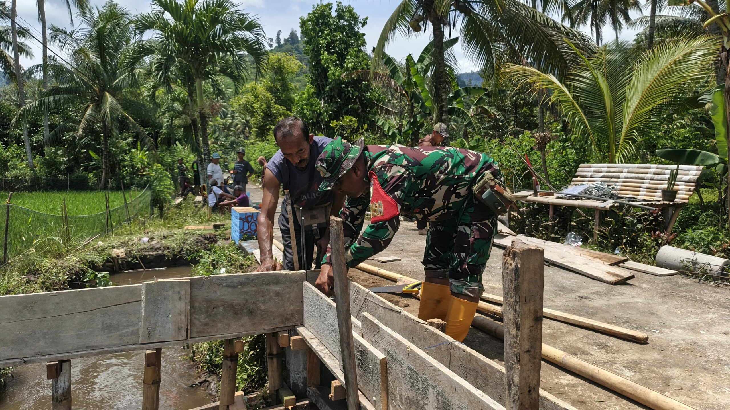 TMMD 126, Gotong Royong Bangun Pos Kamling