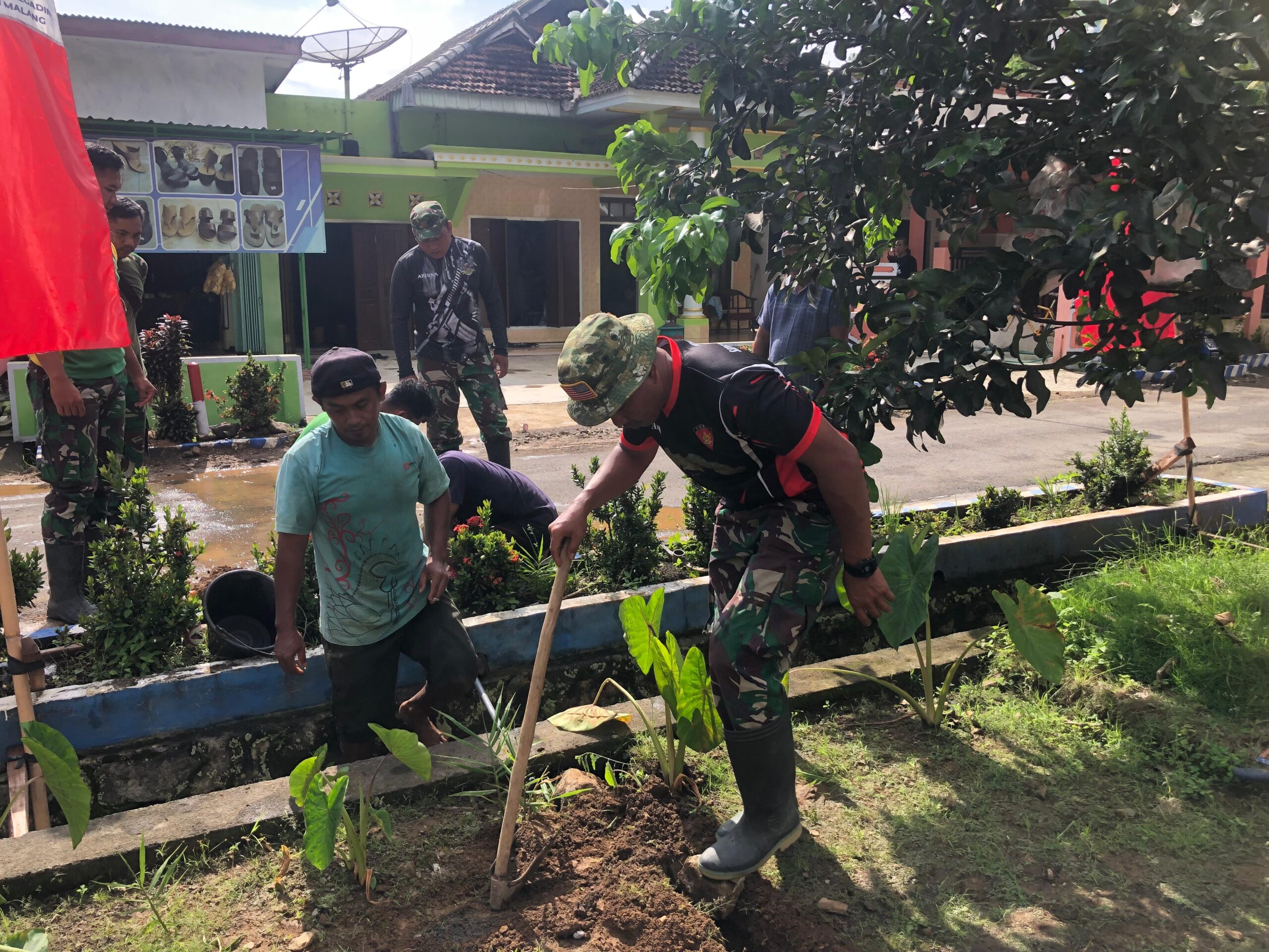 Satgas TMMD 126 Tahun 2025 Tuntaskan Pipanisasi Air Bersih di Desa Lebakharjo