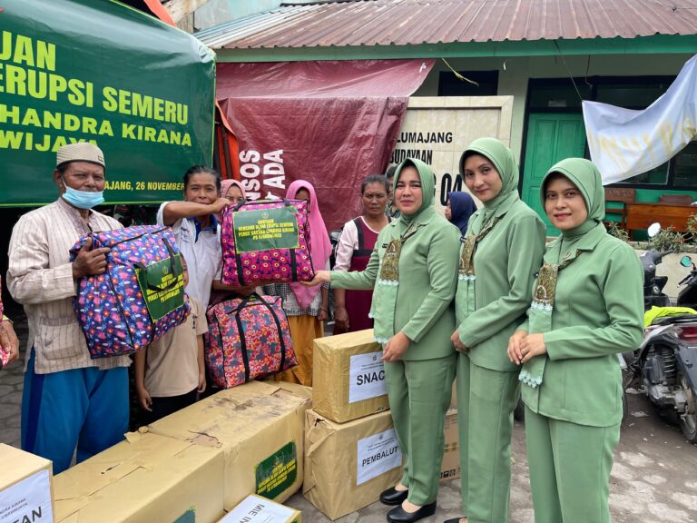 Solidaritas Tanpa Batas, Persit KCK Hadir Bantu Pemulihan Korban Erupsi Gunung Semeru