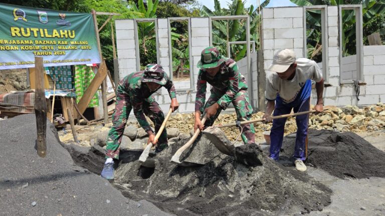 Kegiatan TNI Manunggal Membangun Desa (TMMD) ke-126 Kodim 0818/Malang-Batu terus menunjukkan komitmennya dalam meningkatkan kesejahteraan masyarakat pedesaan. Salah satu wujud nyatanya adalah lanjutan pembangunan Rumah Tidak Layak Huni (RUTILAHU) di Dusun Lebaksari, Desa Lebakharjo, Kecamatan Ampelgading. Program ini merupakan kolaborasi antara TNI dan Badan Amil Zakat Nasional (Baznas) Kabupaten Malang.