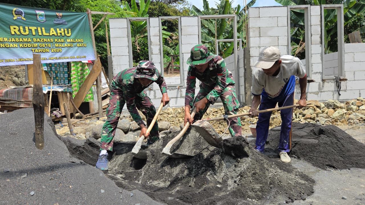Kegiatan TNI Manunggal Membangun Desa (TMMD) ke-126 Kodim 0818/Malang-Batu terus menunjukkan komitmennya dalam meningkatkan kesejahteraan masyarakat pedesaan. Salah satu wujud nyatanya adalah lanjutan pembangunan Rumah Tidak Layak Huni (RUTILAHU) di Dusun Lebaksari, Desa Lebakharjo, Kecamatan Ampelgading. Program ini merupakan kolaborasi antara TNI dan Badan Amil Zakat Nasional (Baznas) Kabupaten Malang.