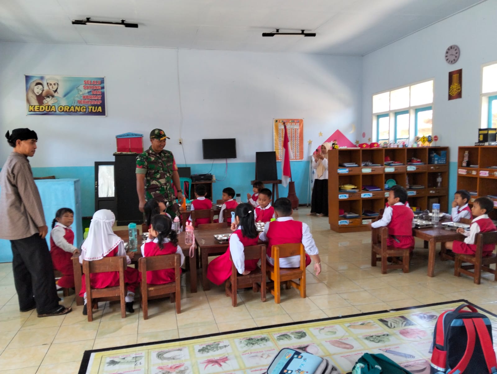 Dukungan Babinsa Kelurahan Pakis Koramil 0825/01 Banyuwangi untuk Generasi Sehat