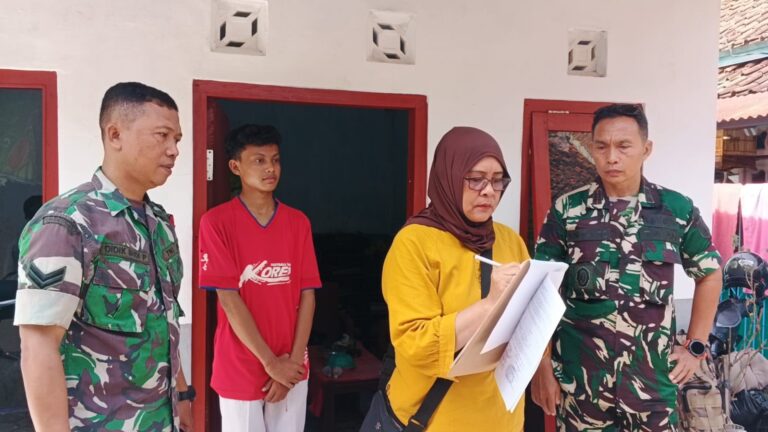 Rumah Ini Kini Menjadi Tempat Anak-Anaknya Bertahan Wawancara Haru Danramil 0825/01 Banyuwangi di Rumah Almarhumah Ibu Hairiyah