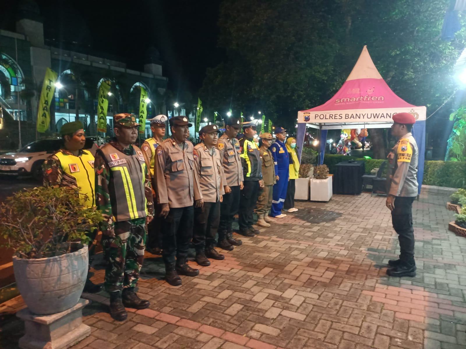 Koramil 0825/01 Banyuwangi Bersama Instansi Terkait Siaga di Pos PAM Kota Jelang Natal dan Tahun Baru
