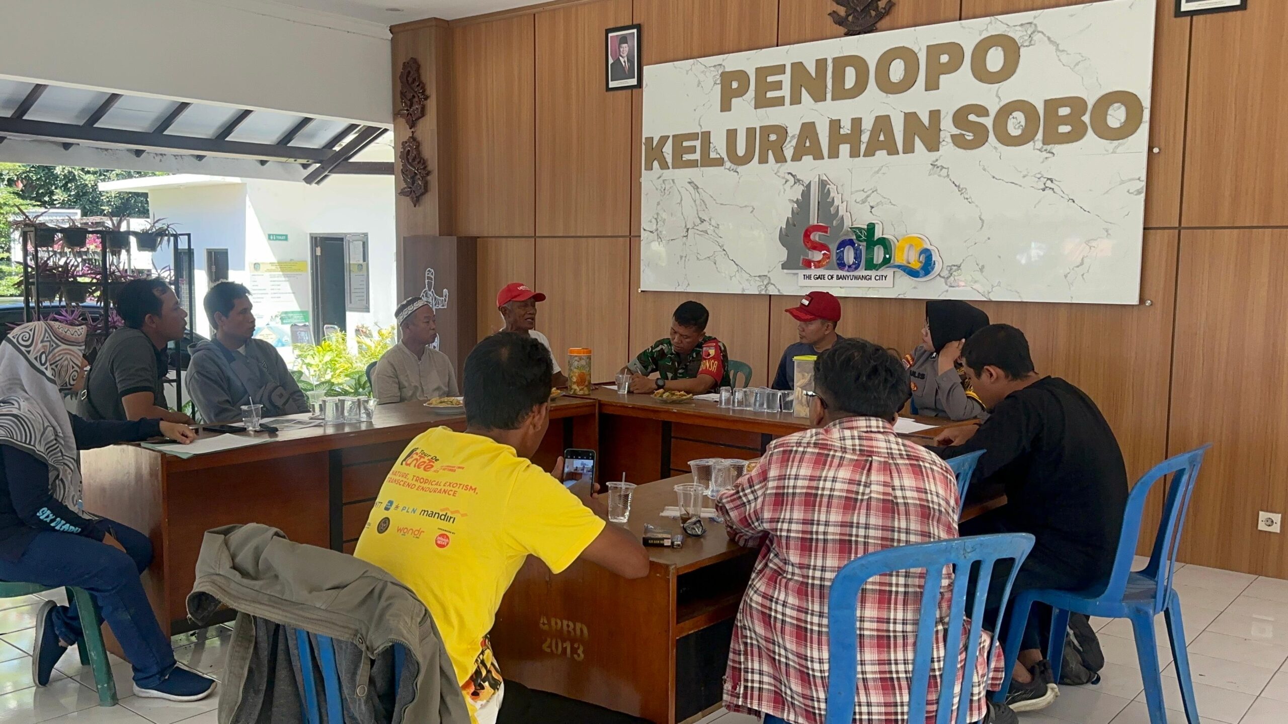 Lahan Pertanian Sering Tergenang, Babinsa Sobo: “Kami Bergerak Cepat Bersama Warga”