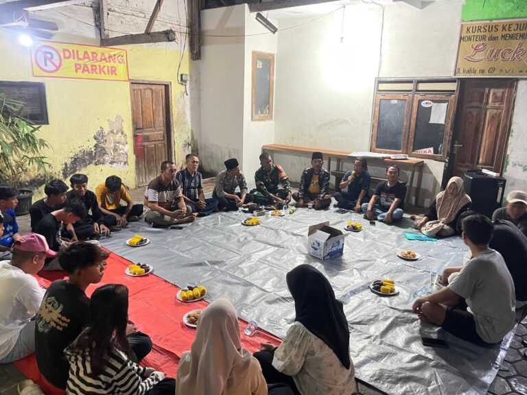 Babinsa Pengantigan Tekankan Pencegahan Kenakalan Remaja dan Peran Pemuda dalam Sosialisasi Penerimaan Prajurit TNI AD
