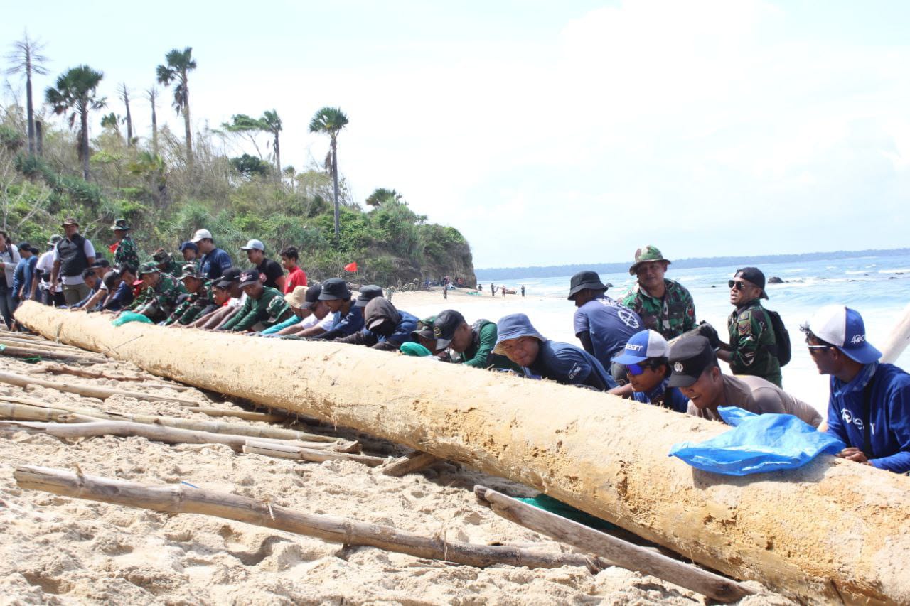 Aksi Nyata di Pantai Pancur Kodim 0825/Banyuwangi dan Warga Bersatu Lewat Gerakan ASRI