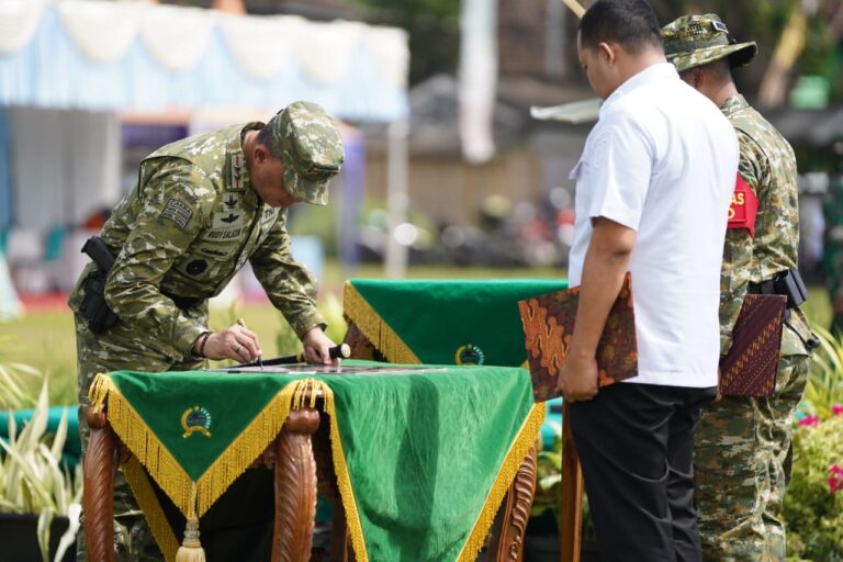 Pangdam V/Brawijaya Tutup TMMD Ke-127 Kodim 0819/Pasuruan