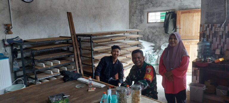 Babinsa Pengantigan Dampingi SPPG Gandeng UMKM Lokal, Perkuat Rantai Pasok Pangan dan Dukung Program Gizi