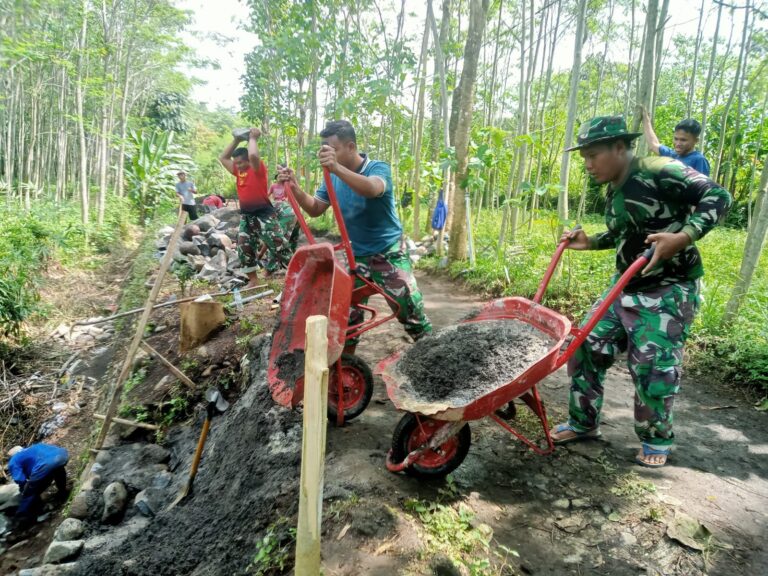 *TMMD ke-128 Kodim Probolinggo Bangun TPT di Akses Dusun Klagin, Tangani 12 Titik Longsor*