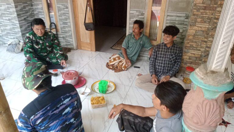 *Komsos TMMD ke-128 Kodim Probolinggo Perkuat Kedekatan TNI dan Warga di Dusun Klagin*