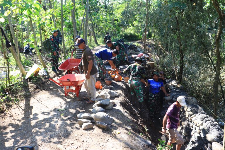 Dandim 0820 Probolinggo Kebut Pembangunan TPT, Warga Desa Brabe Diharapkan Bebas dari Ancaman Longsor