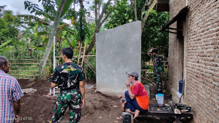 *Pembangunan Sanitasi Milik Holifah di Dusun Ledok Capai 80 Persen, TMMD Ke-128 Tingkatkan Kesehatan Warga*