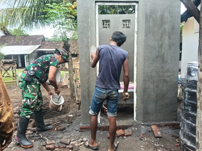 Pengerjaan Sanitasi Rumah Halimah di Dusun Sumur Capai 55 Persen, Satgas TMMD Ke-128 Kebut Penyelesaian*