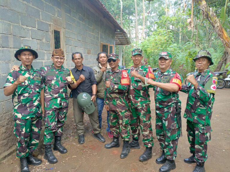 Mantan Dandim 0820/Probolinggo Terima Sambutan Hangat Saat Kunjungi Lokasi TMMD Ke-128 di Desa Brabe.